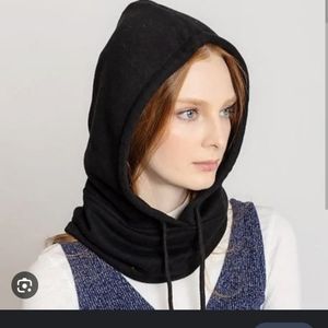 New !! Isotoner Black Hooded Scraf